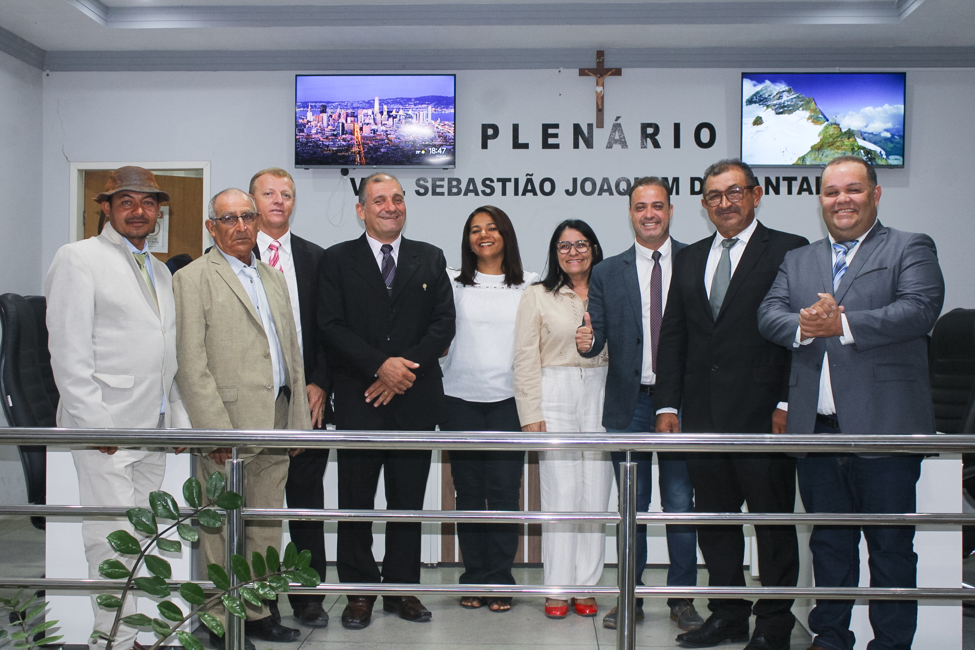 Câmara realiza Extraordinária e aprova projetos em regime de urgência do Executivo 